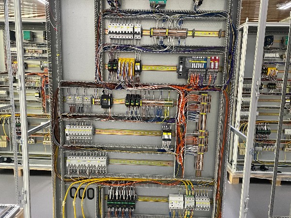 如何解決配電柜線束訂單的非標化，多種類小批量需求？